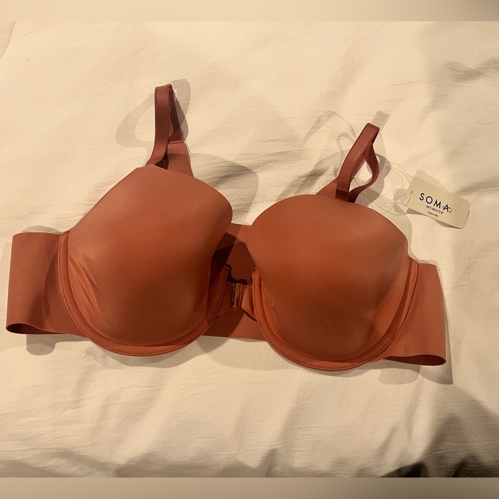 SOMA Vanishing 360, Perfect Coverage NWT. Size 38B, front closure.